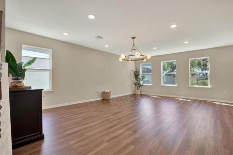 House in San Antonio, Florida 5 bedrooms, 284.19 sq.m. № 1717593 - photo 6