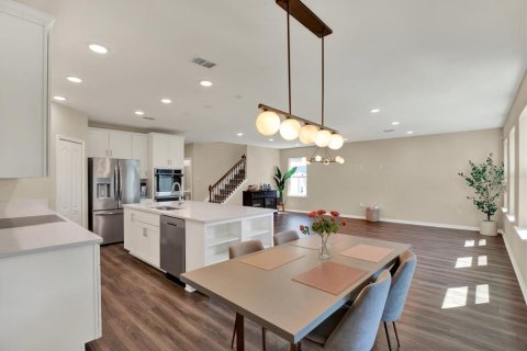House in San Antonio, Florida 5 bedrooms, 284.19 sq.m. № 1717593 - photo 10