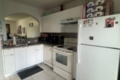 Condo in Homestead, Florida, 2 bedrooms  № 1692627 - photo 14