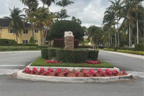 Condo in Homestead, Florida, 2 bedrooms  № 1692627 - photo 1