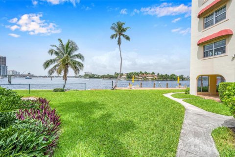 Condominio en venta en Fort Lauderdale, Florida, 1 dormitorio, 55.83 m2 № 2082871 - foto 27
