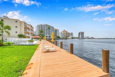 Condominio en venta en Fort Lauderdale, Florida, 1 dormitorio, 55.83 m2 № 2082871 - foto 30