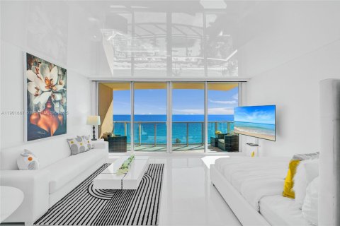 Снять в аренду кондоминиум в Холливуд, Флорида 44.78м2, № 1954118 - фото 2