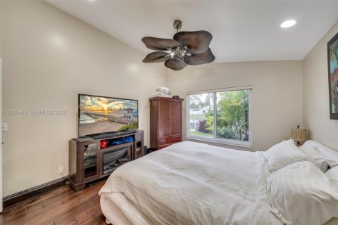 House in Hollywood, Florida 3 bedrooms, 153.1 sq.m. № 2083387 - photo 13