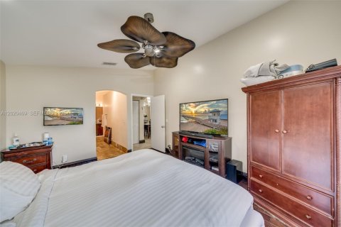 House in Hollywood, Florida 3 bedrooms, 153.1 sq.m. № 2083387 - photo 12