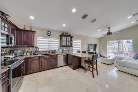 House in Hollywood, Florida 3 bedrooms, 153.1 sq.m. № 2083387 - photo 3