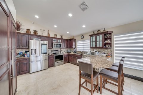 House in Hollywood, Florida 3 bedrooms, 153.1 sq.m. № 2083387 - photo 2