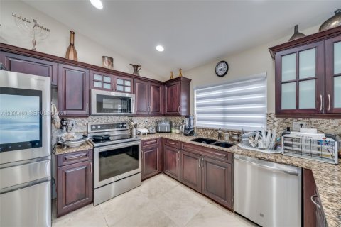 House in Hollywood, Florida 3 bedrooms, 153.1 sq.m. № 2083387 - photo 4