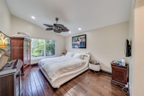 House in Hollywood, Florida 3 bedrooms, 153.1 sq.m. № 2083387 - photo 11