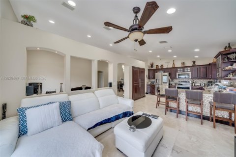 House in Hollywood, Florida 3 bedrooms, 153.1 sq.m. № 2083387 - photo 9
