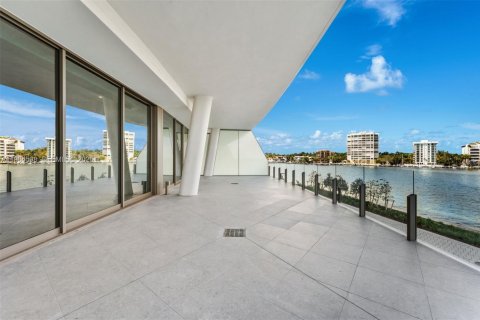 Снять в аренду кондоминиум в Майами, Флорида 3 спальни, 226.03м2, № 2050784 - фото 7