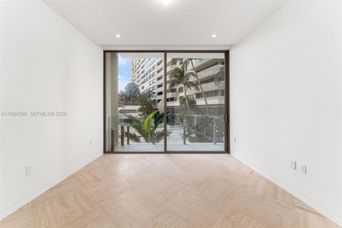 Снять в аренду кондоминиум в Майами, Флорида 3 спальни, 226.03м2, № 2050784 - фото 24