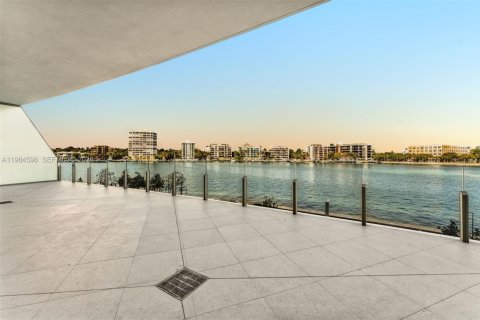 Снять в аренду кондоминиум в Майами, Флорида 3 спальни, 226.03м2, № 2050784 - фото 10