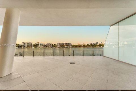 Снять в аренду кондоминиум в Майами, Флорида 3 спальни, 226.03м2, № 2050784 - фото 8