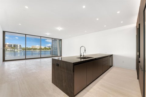 Снять в аренду кондоминиум в Майами, Флорида 3 спальни, 226.03м2, № 2050784 - фото 13