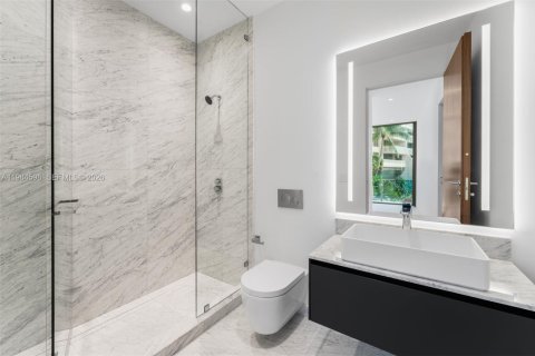 Снять в аренду кондоминиум в Майами, Флорида 3 спальни, 226.03м2, № 2050784 - фото 27