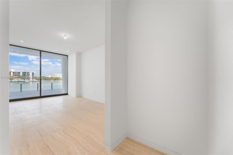 Снять в аренду кондоминиум в Майами, Флорида 3 спальни, 226.03м2, № 2050784 - фото 20