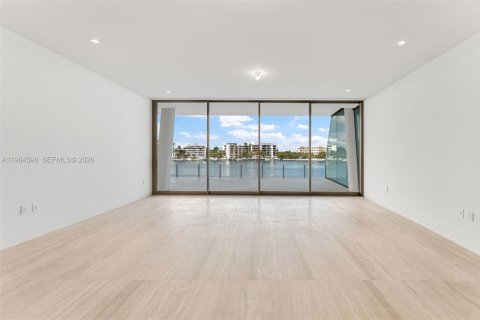 Снять в аренду кондоминиум в Майами, Флорида 3 спальни, 226.03м2, № 2050784 - фото 15