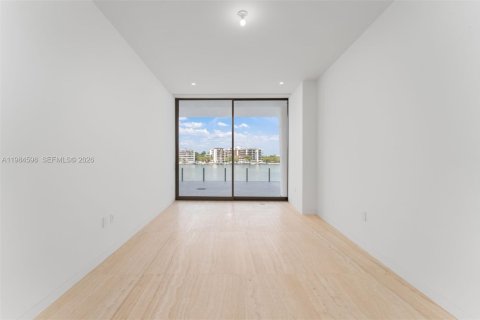 Снять в аренду кондоминиум в Майами, Флорида 3 спальни, 226.03м2, № 2050784 - фото 19