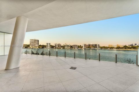 Снять в аренду кондоминиум в Майами, Флорида 3 спальни, 226.03м2, № 2050784 - фото 9