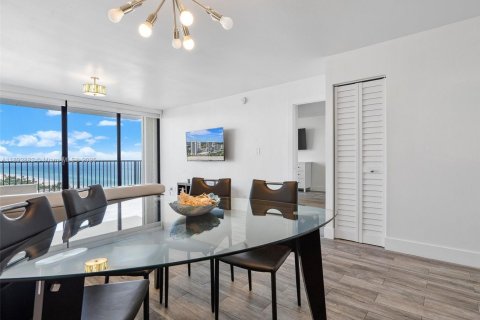 Copropriété à louer à Hollywood, Floride: 2 chambres, 97.55 m2 № 1946458 - photo 10
