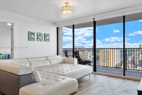 Copropriété à louer à Hollywood, Floride: 2 chambres, 97.55 m2 № 1946458 - photo 8