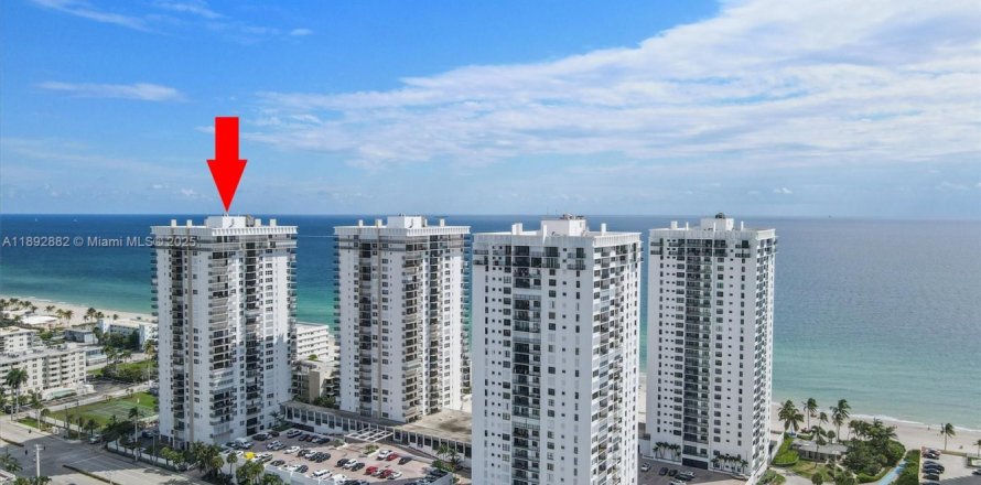 Condo à Hollywood, Floride, 2 chambres № 1946458