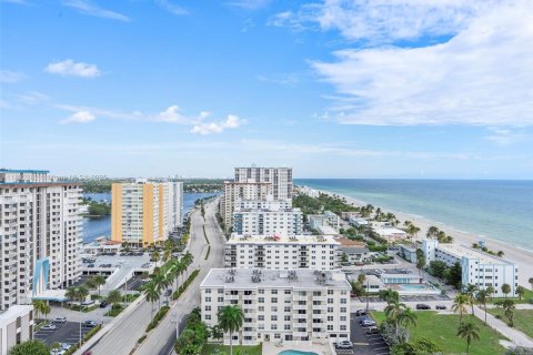 Copropriété à louer à Hollywood, Floride: 2 chambres, 97.55 m2 № 1946458 - photo 4