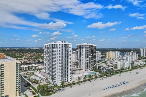 Copropriété à louer à Hollywood, Floride: 2 chambres, 97.55 m2 № 1946458 - photo 2