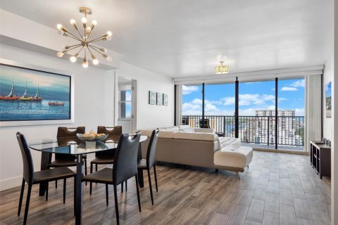 Copropriété à louer à Hollywood, Floride: 2 chambres, 97.55 m2 № 1946458 - photo 9