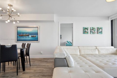 Copropriété à louer à Hollywood, Floride: 2 chambres, 97.55 m2 № 1946458 - photo 22