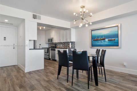 Copropriété à louer à Hollywood, Floride: 2 chambres, 97.55 m2 № 1946458 - photo 12