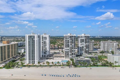 Copropriété à louer à Hollywood, Floride: 2 chambres, 97.55 m2 № 1946458 - photo 3