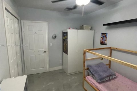 House in Miami, Florida 4 bedrooms, 138.89 sq.m. № 1944198 - photo 25