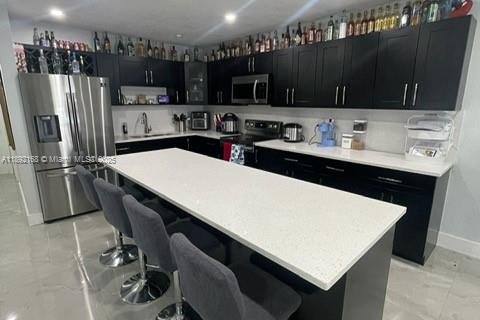 House in Miami, Florida 4 bedrooms, 138.89 sq.m. № 1944198 - photo 8