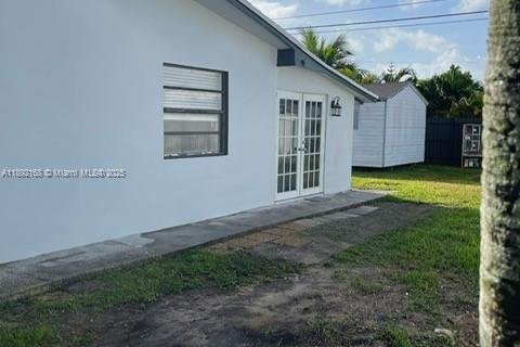 House in Miami, Florida 4 bedrooms, 138.89 sq.m. № 1944198 - photo 27