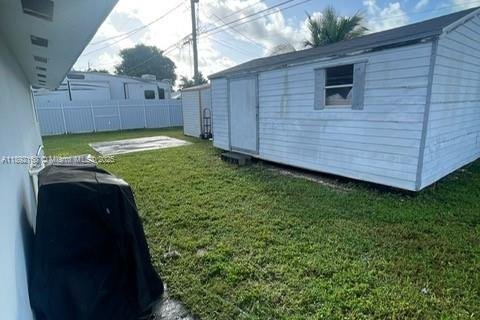 House in Miami, Florida 4 bedrooms, 138.89 sq.m. № 1944198 - photo 29