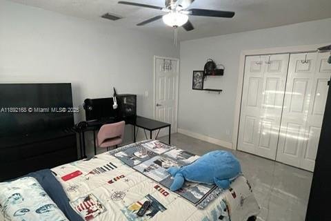 House in Miami, Florida 4 bedrooms, 138.89 sq.m. № 1944198 - photo 20