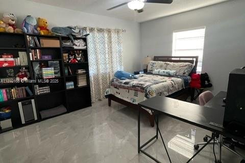 House in Miami, Florida 4 bedrooms, 138.89 sq.m. № 1944198 - photo 23