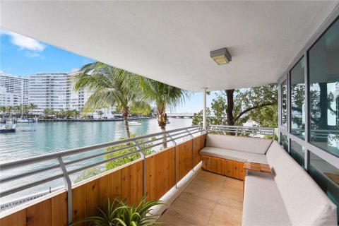 Condo in Miami Beach, Florida, 1 bedroom  № 2040695