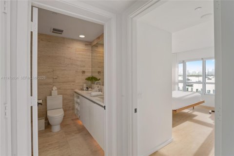 Condo in Miami Beach, Florida, 1 bedroom  № 2040695 - photo 12