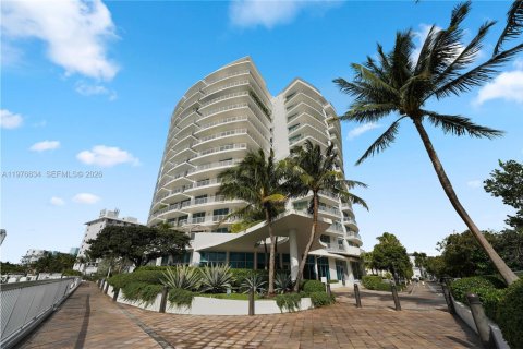 Condo in Miami Beach, Florida, 1 bedroom  № 2040695 - photo 21