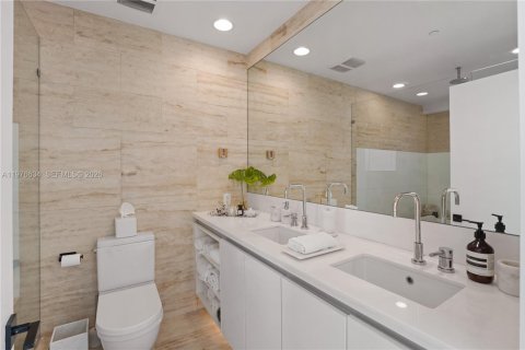 Condo in Miami Beach, Florida, 1 bedroom  № 2040695 - photo 13