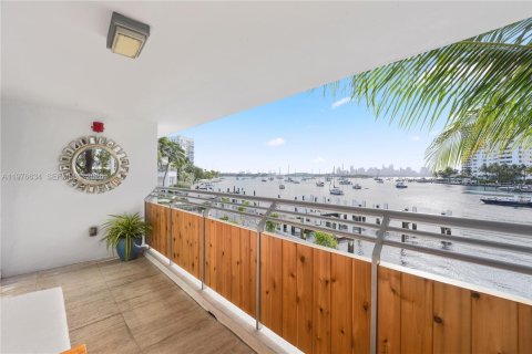 Condo in Miami Beach, Florida, 1 bedroom  № 2040695 - photo 7