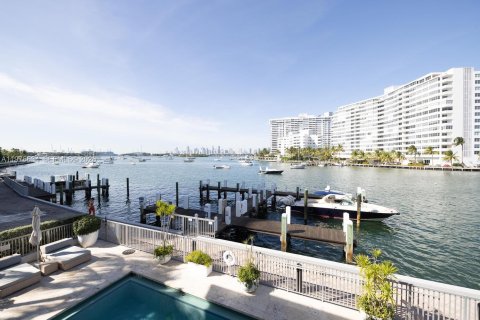 Condo in Miami Beach, Florida, 1 bedroom  № 2040695 - photo 19