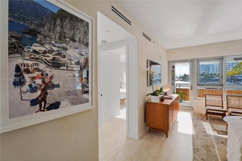 Condo in Miami Beach, Florida, 1 bedroom  № 2040695 - photo 11