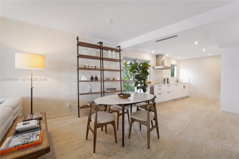 Condo in Miami Beach, Florida, 1 bedroom  № 2040695 - photo 8