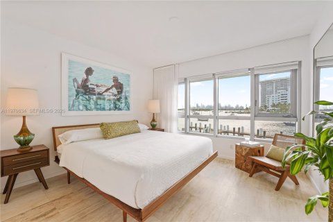 Condo in Miami Beach, Florida, 1 bedroom  № 2040695 - photo 15