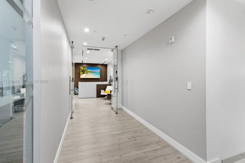 Propiedad comercial en venta en Miami, Florida № 2054732 - foto 6