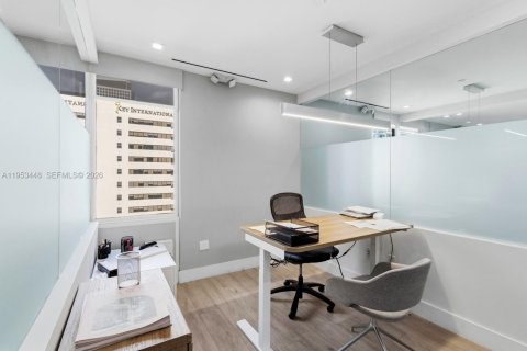 Propiedad comercial en venta en Miami, Florida № 2054732 - foto 18